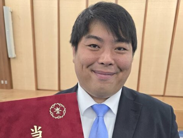 【2025年最新】へずまりゅうの経歴が激変！逮捕歴と現在の市議活動とは