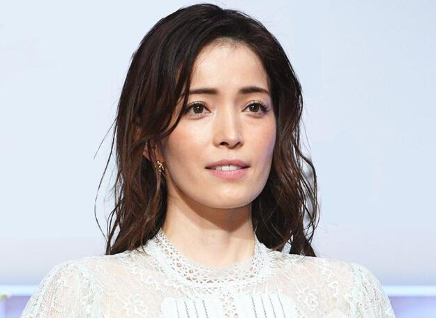 知念里奈の旦那・井上芳雄との再婚と馴れ初め・息子のバレエや現在の家族関係を徹底解説